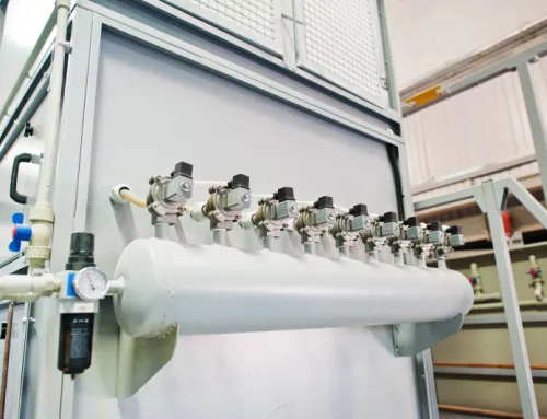 ¿Cómo funciona una válvula de alivio de presión regulable y qué aplicaciones tiene?